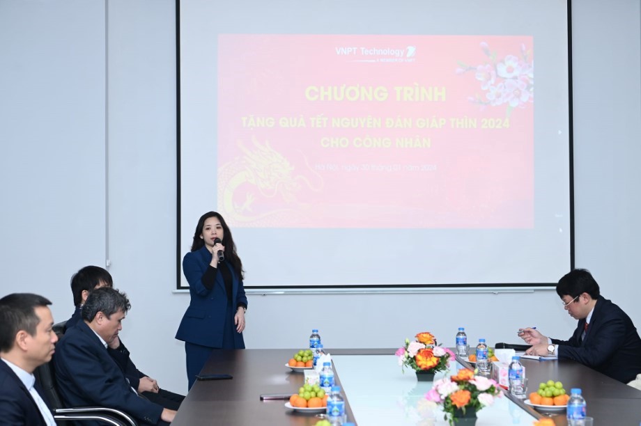 VNPT TECHNOLOGY TRAO QUÀ TẾT CHO CÔNG NHÂN VÀ ĐOÀN VIÊN, NGƯỜI LAO ĐỘNG CÓ HOÀN CẢNH KHÓ KHĂN